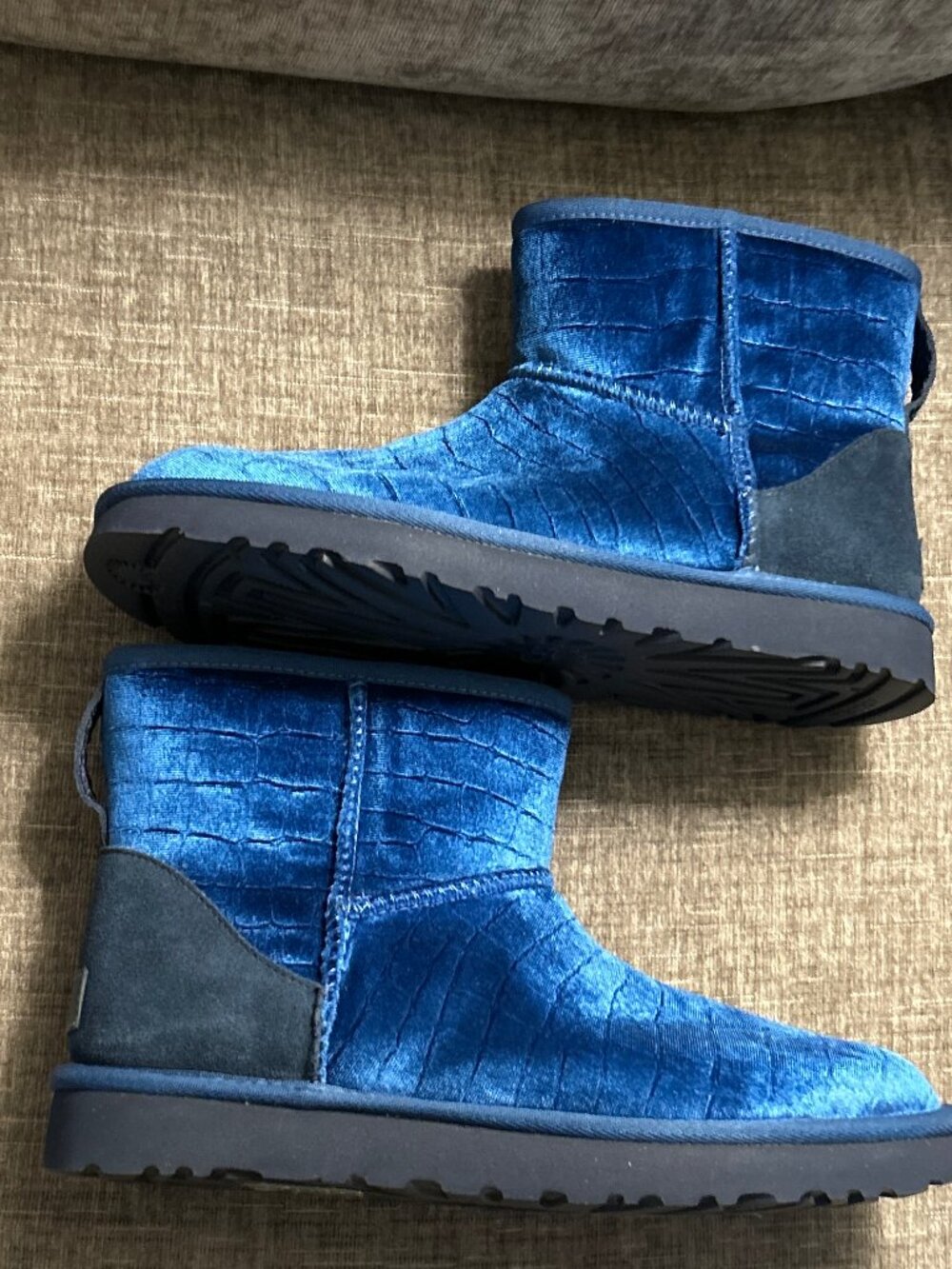 NWT UGG CLASSIC MINI II CROC BOOTS ~ BLUE VELVET ~ 9.5 - Picture 9 of 9